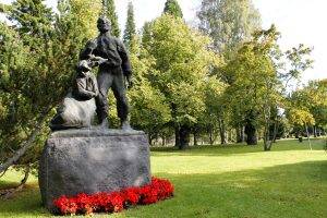 Paavon patsas Saarijärvi