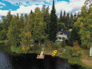 Vuokrattava loma-asunto järven rannalla